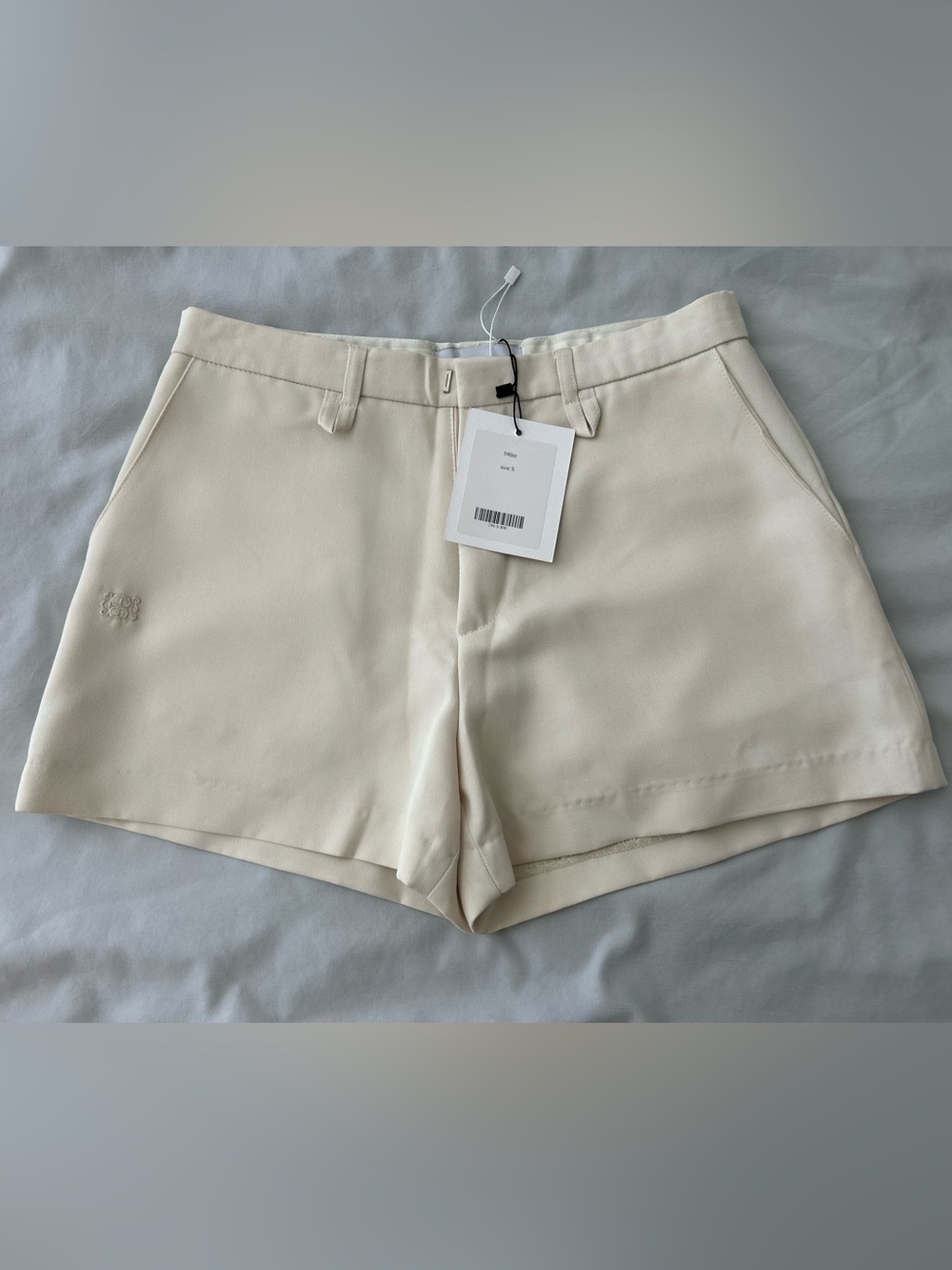 New with Tags - Dé Rococo High-Waist Cream Tailored Shorts with Logo